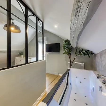 Cosy Paris Apartmán *