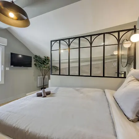 Cosy Paris Apartmán *